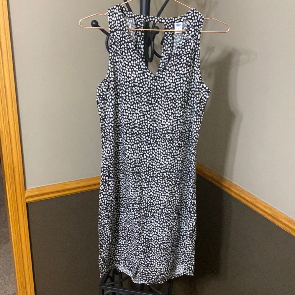 Old navy black & white v neck dress size XS